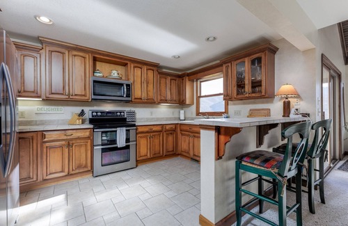 Whittier House | Charming Mountain Getaway| Wifi | Country Club