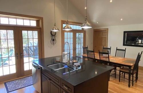 Windham House | Charming Mountain Retreat Lg Mod/Kit on Stream/Fire-pit/Hot Tub