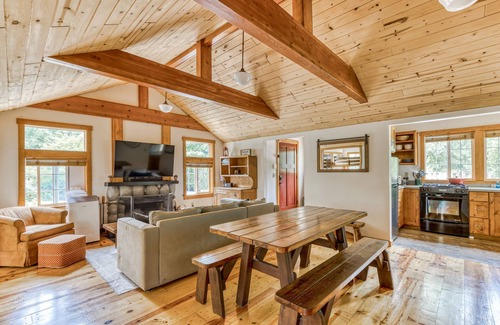Marmot House | Charming mountain retreat with great deck views & fire pit - near skiing & golf