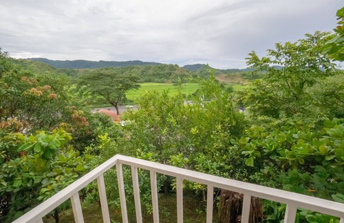 Jaco Apartment | Charming Mountain View Alta Vista