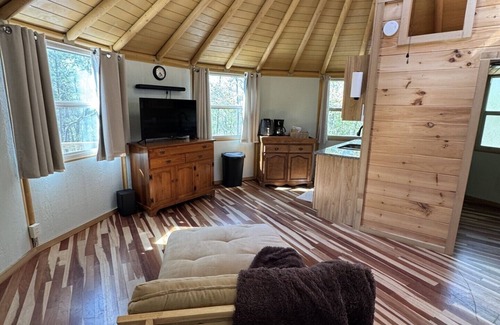 Walland House | Charming Mountain Yurt in Walland w/Full Bathroom, Hot Tub, Privacy!