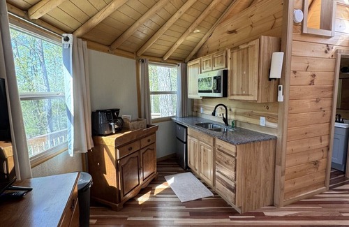Walland House | Charming Mountain Yurt in Walland w/Full Bathroom, Hot Tub, Privacy!