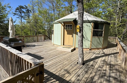 Walland House | Charming Mountain Yurt in Walland w/Full Bathroom, Hot Tub, Privacy!