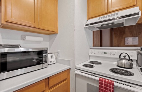 Tahoe Woods Condo | Charming Mtn Chalet (Studio), near lake & ski