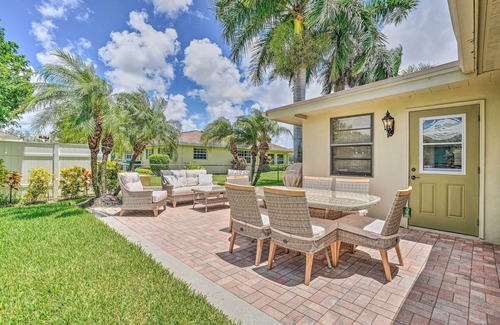 Central Naples Cottage | Charming Naples Home w/Patio ~ 5 Mi to Beach