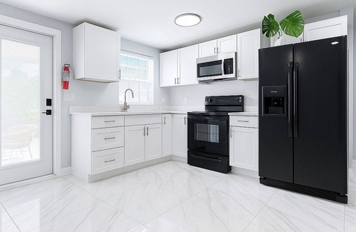 Gulf Harbor Apartment | Charming Naples Retreat – 1-Bedroom Apartment with AC