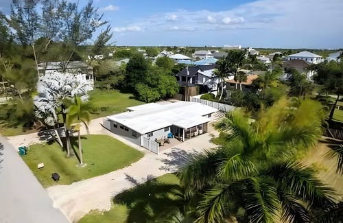 Gulf Harbor Apartment | Charming Naples Retreat – 1-Bedroom Apartment with AC