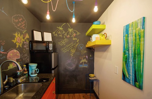 Governmental Mall House | Charming "NEW" Hot Tub Retreat - Prime Location Mins to Downtown & PHX Airport