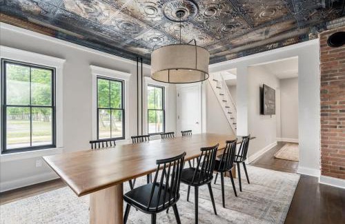 Saratoga Springs House | Charming Newly Renovated House Next Door to Track