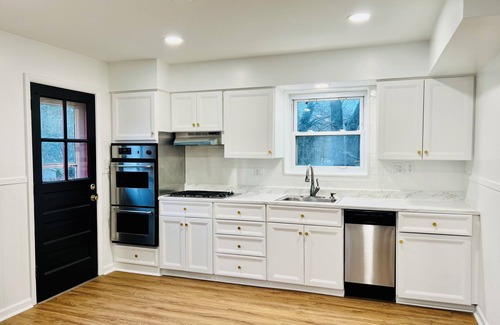 Seminary Hill House | Charming Newly renovated LuxHouse 3BR 1.5BA Backyard PetFriendly Great Location