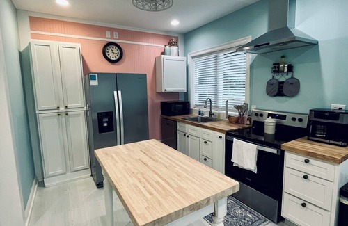 Lillian House | Charming, newly renovated 1-BR/2-BA home close to the Bay, boat launch & beaches