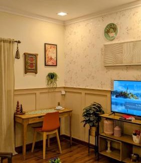 Sushant Lok Bed & Breakfast | Charming Nook & Breakfast Treat