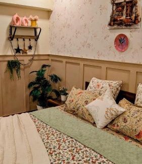 Sushant Lok Bed & Breakfast | Charming Nook & Breakfast Treat