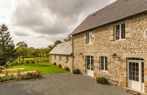 Montaigu-les-Bois Cottage | Charming Normandy Home with Private Indoor Pool & Fireplace