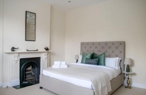 Shepherd's Bush Apartment | Charming Oasis with Garden