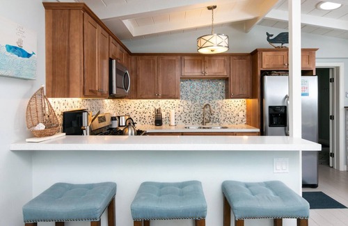 Pierpont Bay House | Charming Ocean-Block Beach 1 Bedroom Duplex with Awesome Indoor/Outdoor Living