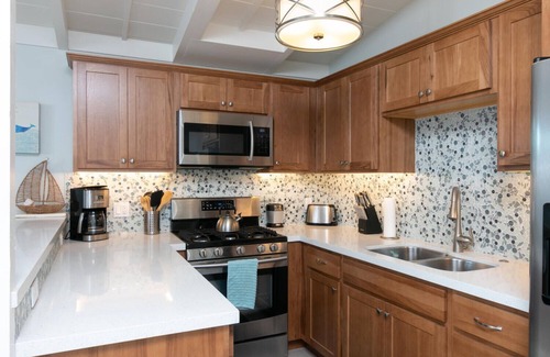Pierpont Bay House | Charming Ocean-Block Beach 1 Bedroom Duplex with Awesome Indoor/Outdoor Living