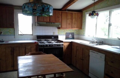 Bayville Cottage | Charming ocean-front cottage, stunning views of Linekin Bay out to Gulf of Maine