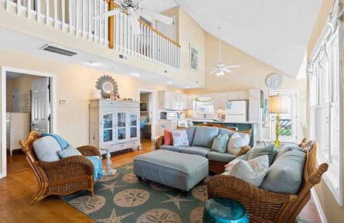 Ocean Isle Beach House | Charming Ocean View Home With a Community Pool