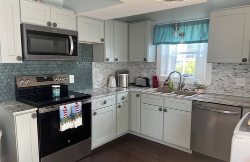 Fairhaven Cottage | Charming ocean view cottage with AC in Fairhaven - 2 bedrooms available