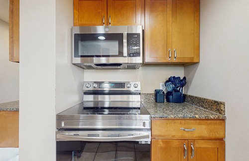 Gulf Shores Condo | Charming Ocean View Condo w/Private Balcony, AC, Shared Outdoor Pool, Free WiFi