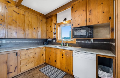 Gleneden Beach House | Charming Oceanfront House with Gorgeous Water Views & Beach Access