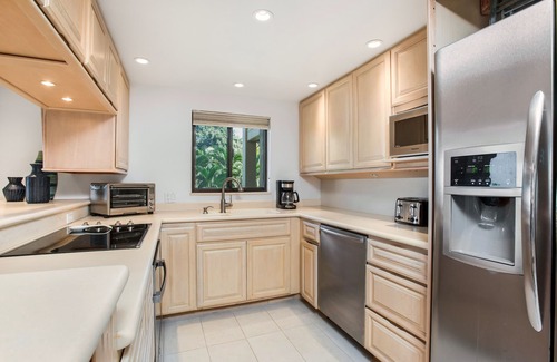 Wailea Condo | Charming Oceanfront retreat- Steps from the Beach, 2BR/2BA Polo Beach Club 308