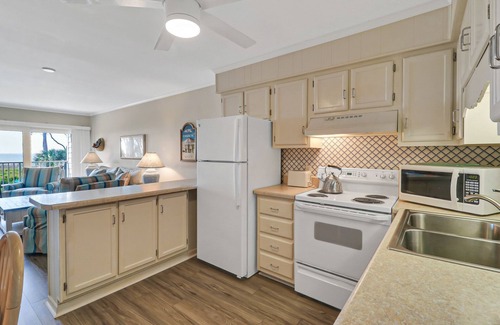 Hilton Head Island Condo | Charming Oceanfront Retreat, Steps from Coligny Plaza!
