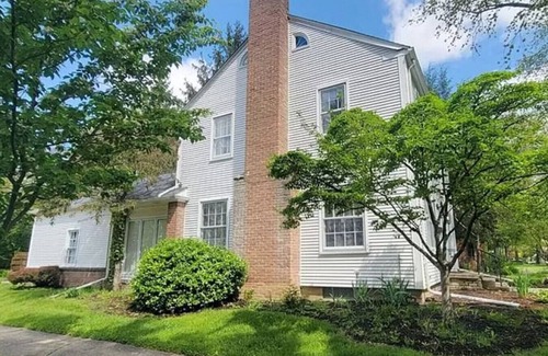 Ottawa House | Charming Old Orchard home with fenced yard