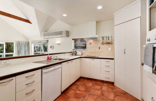Wanaka Cottage | Charming on Cherry - Wanaka Holiday Home