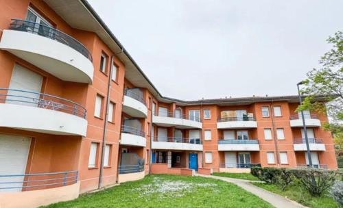 Blagnac Apartment | Charming one bedroom apartment, - pres des commerces et tram FIBRE wifi, Airbus MEET super location