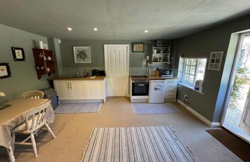 Mapledurwell House | Charming one bedroom cottage