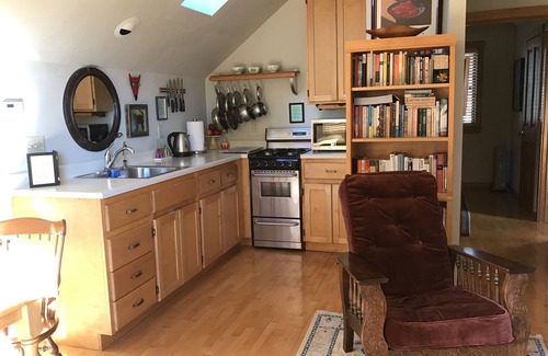 Arcata Cottage | Charming One-bedroom Cottage. Upscale quiet neighborhood. Convenient location.