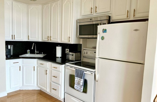 East Village Apartment | Charming One Bedroom Steps From The Beach in Secure Landmark Building