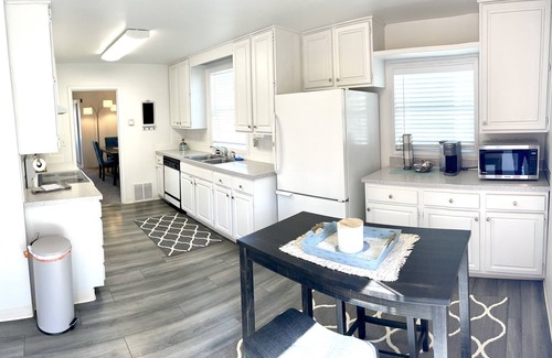 Tacoma House | Charming One Bedroom View Home A Block from Browns Point Lighthouse Park!