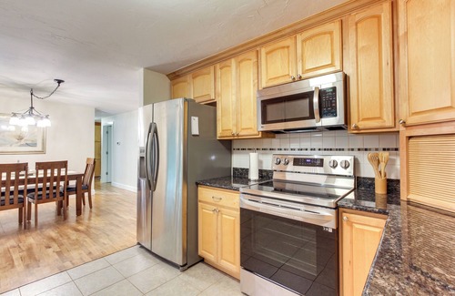 Thurston House | Charming Oregon Home w/Private Pickleball Court!