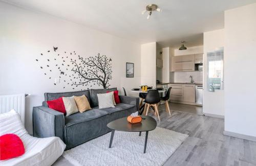 Quartier du Palais Apartment | Charming, Paris in 15 minutes, private Parking