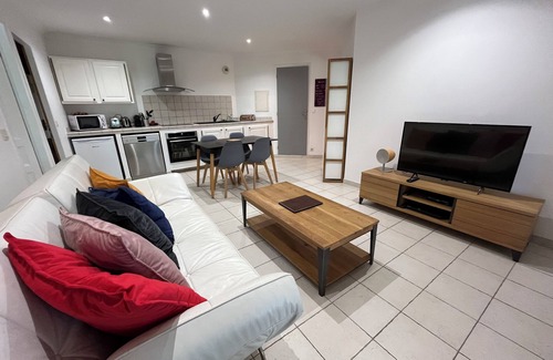 Tourrettes-sur-Loup Apartment | Charming, peaceful gîte with swimming pool and jacuzzi
