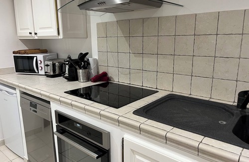 Tourrettes-sur-Loup Apartment | Charming, peaceful gîte with swimming pool and jacuzzi