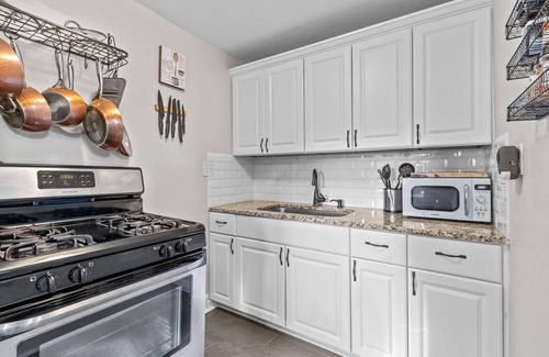 South Hyde Park Apartment | Charming Pet Friendly Retreat!