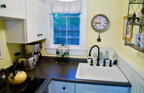 Rockport Cottage | Charming Pet Friendly Studio Cottage On Quiet Lane
