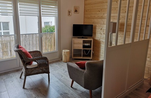 Verte Vallee Apartment | Charming pied à terre, near the Memorial and the city center