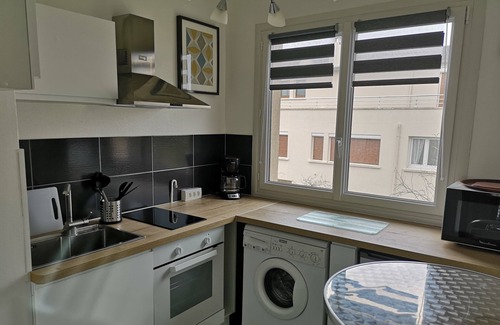 Verte Vallee Apartment | Charming pied à terre, near the Memorial and the city center