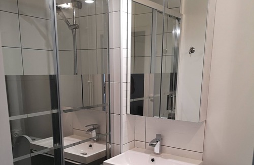 Verte Vallee Apartment | Charming pied à terre, near the Memorial and the city center