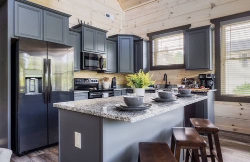 Pigeon Forge Cabin | Charming Pigeon Forge Cabin w/3 Bedrms & Hot Tub