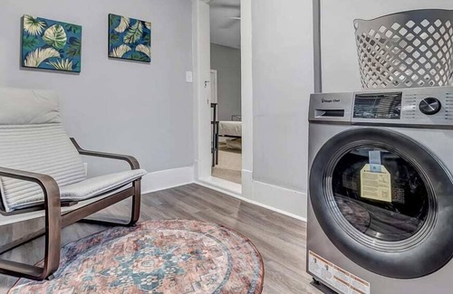 Springfield Apartment | Charming Pink Apt on Quiet Historic Street