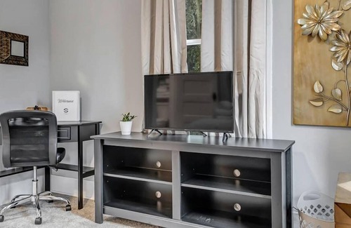 Springfield Apartment | Charming Pink Apt on Quiet Historic Street