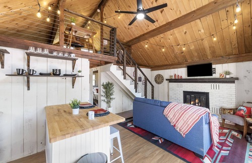 Pocono Summit Cabin | Charming Poconos Cabin, 2BR w/Game Room! Pet Friendly