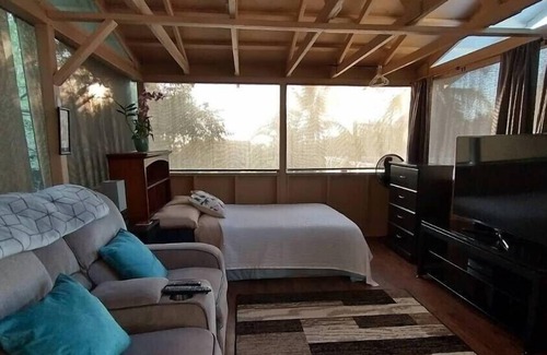 Kona Palisades Cottage | Charming Pool House with Kona Country Feel
