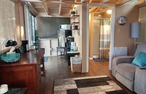 Kona Palisades Cottage | Charming Pool House with Kona Country Feel